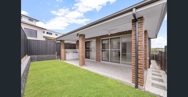 Newly Built 5 Bedrooms Family Home - Prime Location - Photo 1