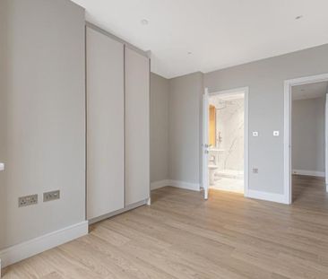 Room in a Shared Flat, Lister House, SW17 - Photo 1