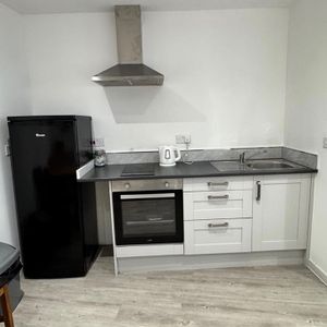 1 Bed Flat, Juniper Berry, SO14 - Photo 2