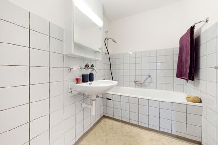 Behagliche Wohnung im Hochparterre und ruhiger Wohnlage - Photo 2