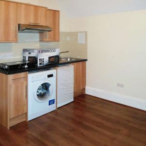 Price £1,150 pcm - Available 17/01/2026 - Furnished - Photo 2