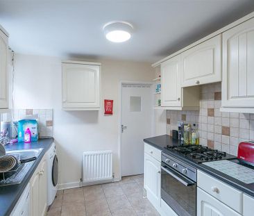 4 bedroom maisonette to rent - Photo 4