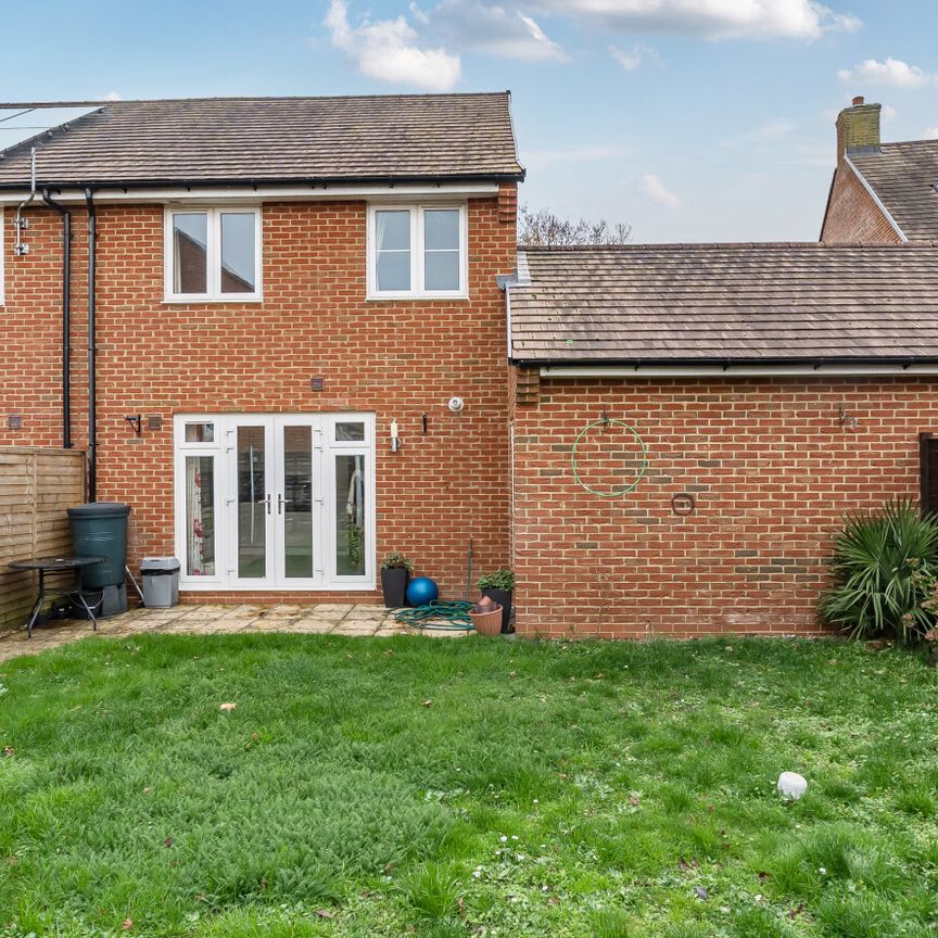 3 bedroom semi-detached house to rent - Photo 1