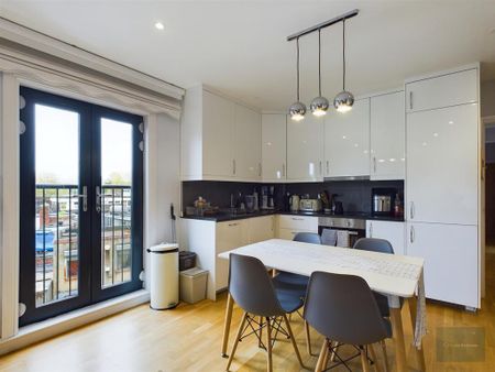 3 bedroom apartment to rent - Photo 4