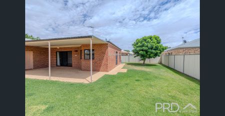 QUIET LIVING FAMILY HOME - Photo 3