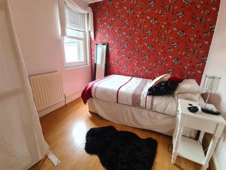 3 bedroom terraced house to rent - Photo 2