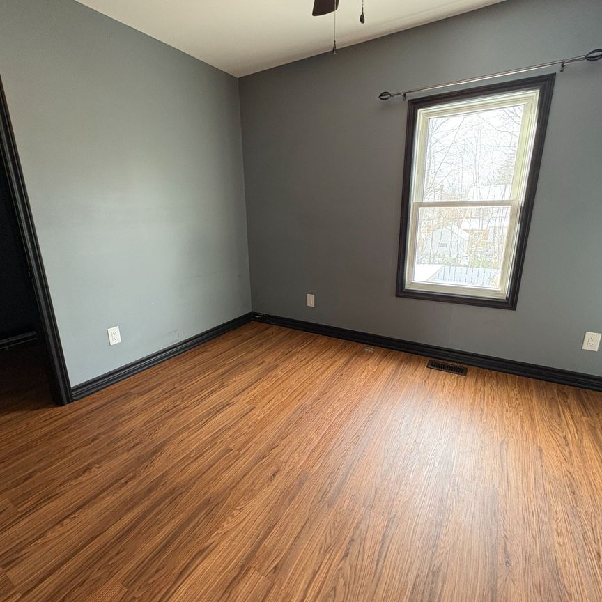 For Lease - 5815 Dorchester Road, Niagara Falls, Ontario - Photo 1