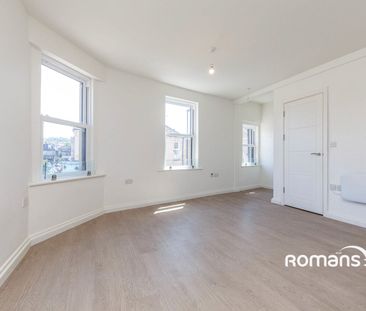 property to rent - Photo 2