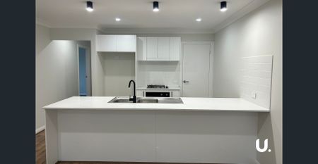 Family home in Huntlee - Photo 5