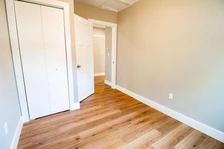 ALL INCLUSIVE 2 BEDROOM UPPER UNIT IN WELLAND!! - Photo 2