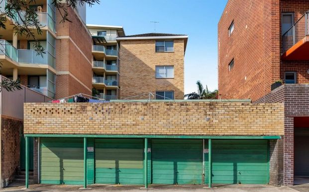 One Bedroom Apartment in Prime Location - Photo 1