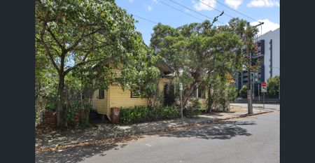 Moments from the CBD - Photo 4