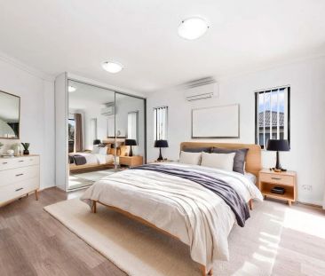 Secure & Spacious Ryde Townhouse - One Occupant Must Be 55+ - Photo 4