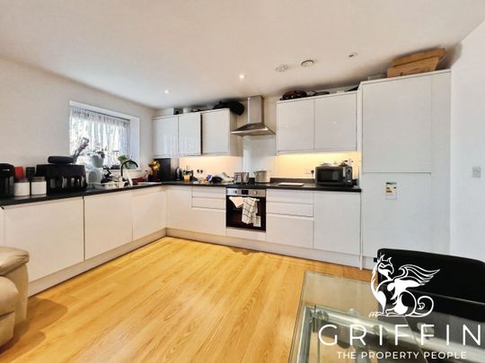 Pullman Square, Grays, RM17 - Photo 1