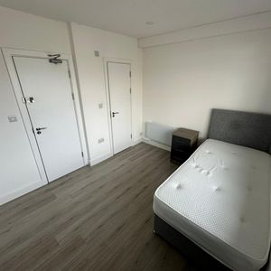 Studio Flat, Edgehill Road, CR4 - Photo 2