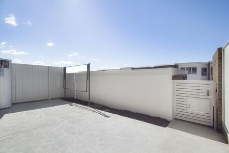 Spacious Modern Living - Photo 5