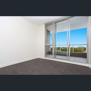 Spacious, Modern & Light Filled! - Photo 2