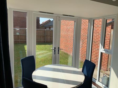 4 bedroom semi-detached house to rent - Photo 3