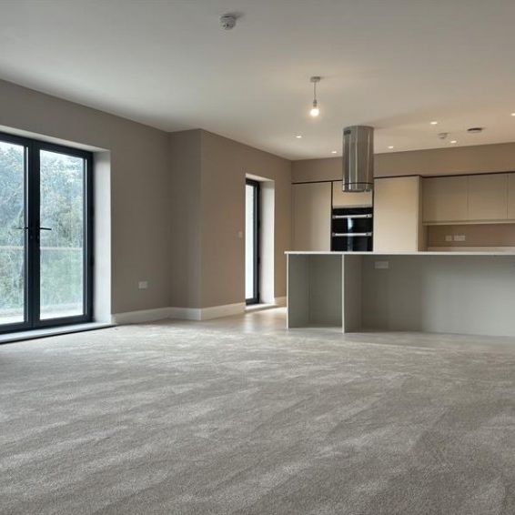 3 Bedroom Apartment To Let - Photo 1