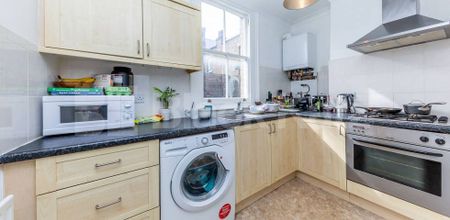 Arranged over two floors located in a period conversion on Chapel Market - Photo 2