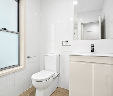 Neatly presented two bedroom Villa - close to public and private ho... - Photo 4