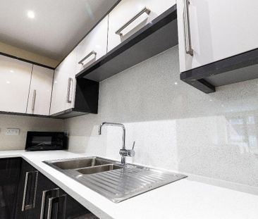 3 bedroom flat to rent - Photo 2