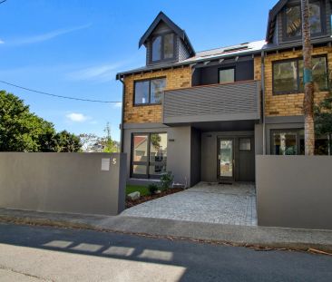 Beautifully Refurbished Three-Bedroom Townhouse in a Prime Glebe Location - Photo 3