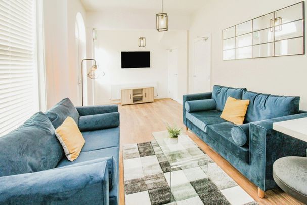 BILLS INCLUDED – Ebor Place, Hyde Park, Leeds, LS6 - Photo 1