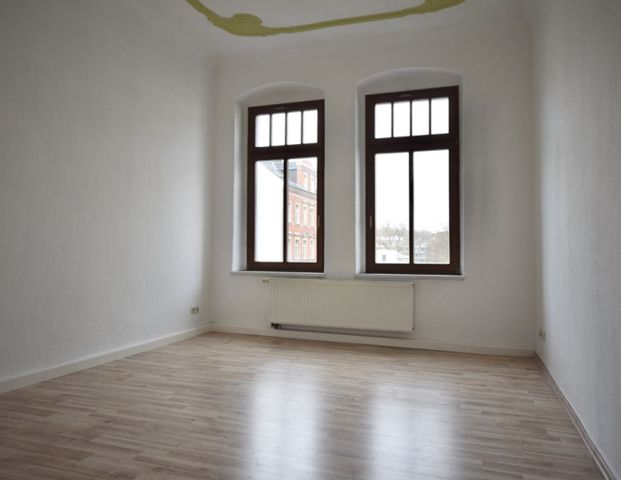 3-Zimmer • Wohnung • Laminat • City-Nähe • Balkon • Echtholztüren • Schloßteichnähe • Bad mit Wanne - Foto 1