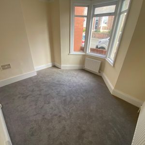 2 bed flat to rent in Fern Dene Road, Gateshead - Photo 2