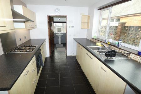 3 bedroom terraced house to rent - Photo 3