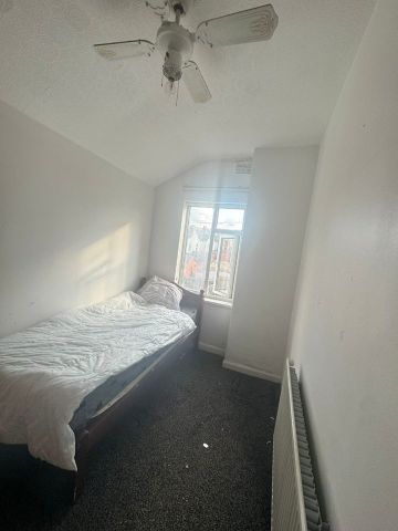 Room in a Shared House, Alum Rock Road, B8 - Photo 3
