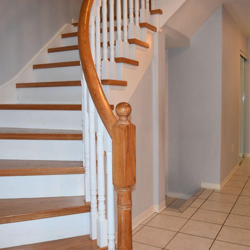 For Lease - 371 Ravineview Way, Oakville, Ontario - Photo 1