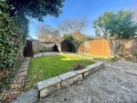 Rosebery Road, BH5 2JH, Bournemouth - Photo 2
