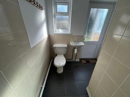 2 bedroom semi-detached house to rent - Photo 2