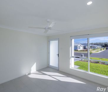 BEAUTIFUL BRAND NEW 3 BEDROOM VILLA!! - Photo 1