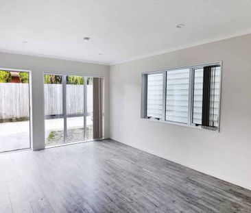 Papakura, 3 bedrooms, $690 - Photo 2