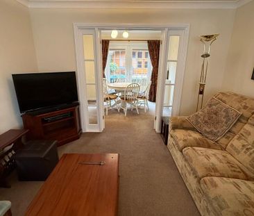 4 bedroom detached house to rent - Photo 2