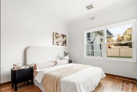 “Sophisticated Charm, South Side Werribee - A Rare Find!” - Photo 3