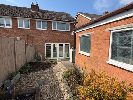 3 bedroom semi-detached house to rent - Photo 4