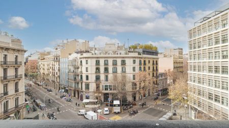 Room in a shared 7-bedroom apartment for rent in La Dreta de l'Eixample - Photo 2