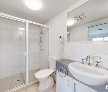 Spacious Furnished Inner-City Apartment! - Photo 6