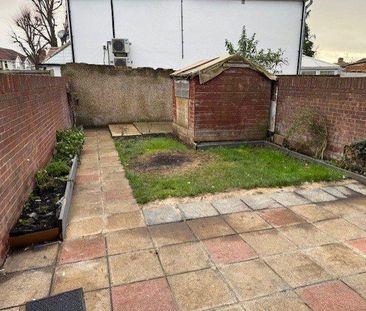 4 bedroom terraced house to rent - Photo 3