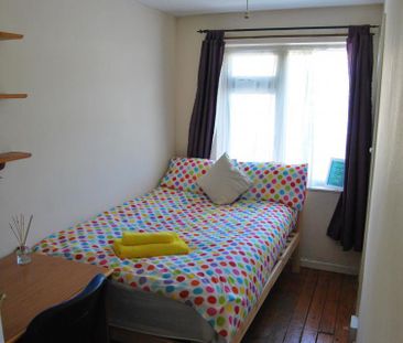 1 bedroom in a house share to rent - Photo 1