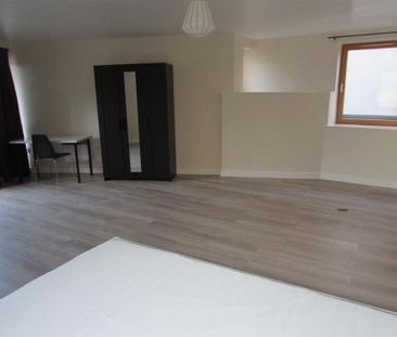 3 bedroom apartment to rent - Photo 6