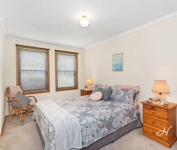 PEACEFUL CUL-DE-SAC LIVING NEAR THE LAKE - Photo 2