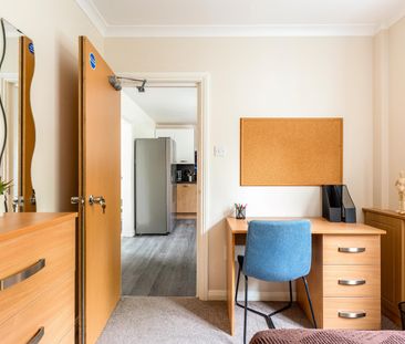 6 Bed Terraced House, The Crescent, BN2 - Photo 4