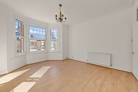 2 Bed Flat, Elmhurst St, SW4 - Photo 2