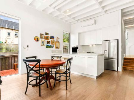 BEACHSIDE FAMILY HOME WITH LUXURIOUS DESIGN! - Photo 5