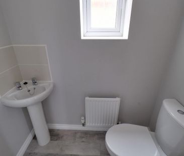 2 bedroom semi-detached house to rent - Photo 6